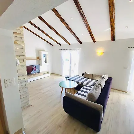 Lejlighed Modern Attic